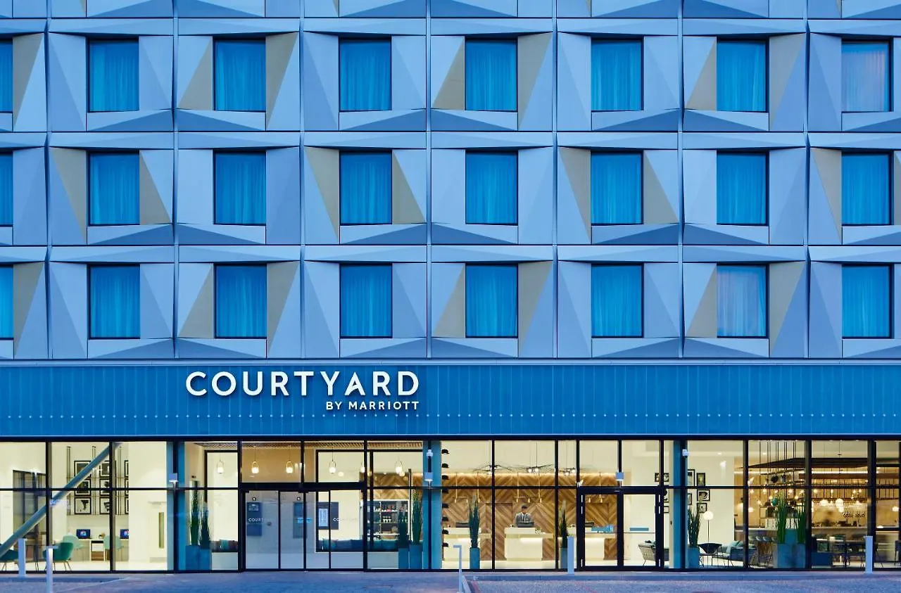 מלון Courtyard By Marriott Luton Airport בריטניה