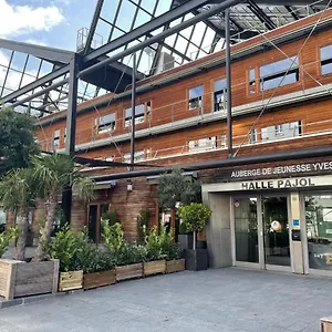 Hi Yves Robert Hostel Paryż