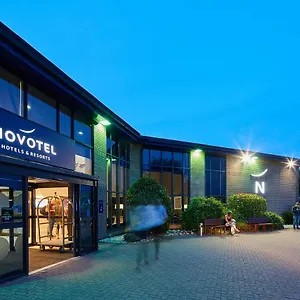 Novotel London Stansted Airport מלון